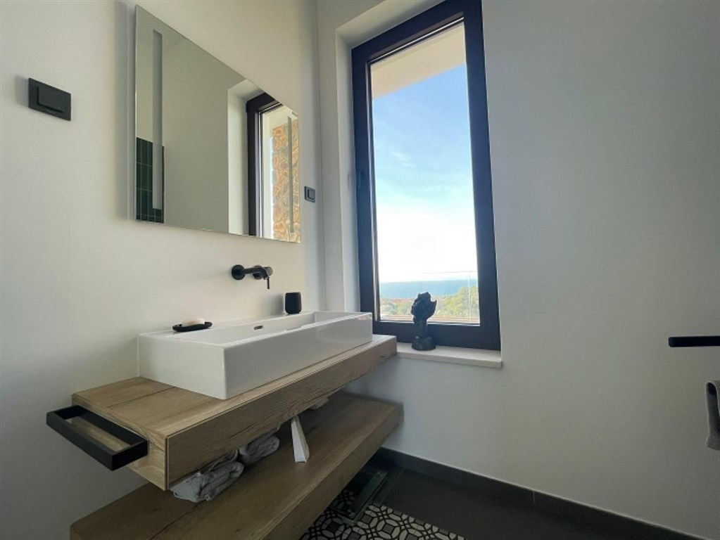 na-prodej-moderni-vila-s-bazenem-v-klidne-oblasti-pag-chorvatsko