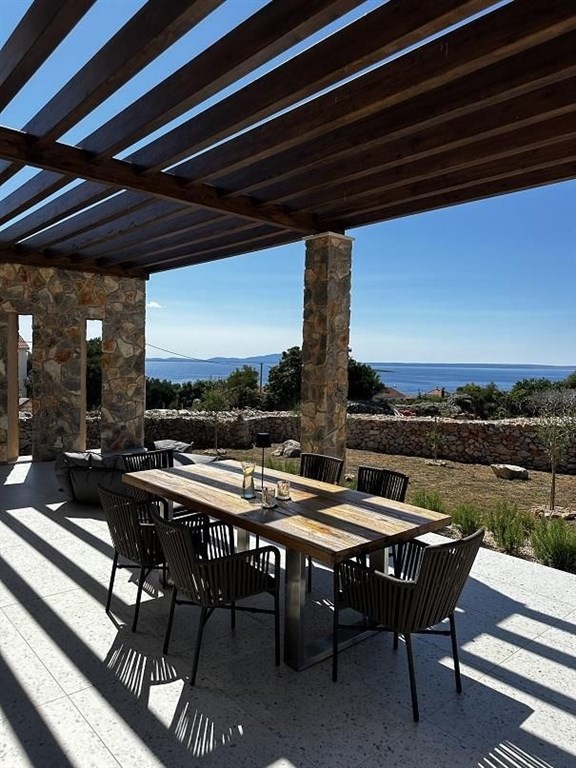 na-prodej-moderni-vila-s-bazenem-v-klidne-oblasti-pag-chorvatsko