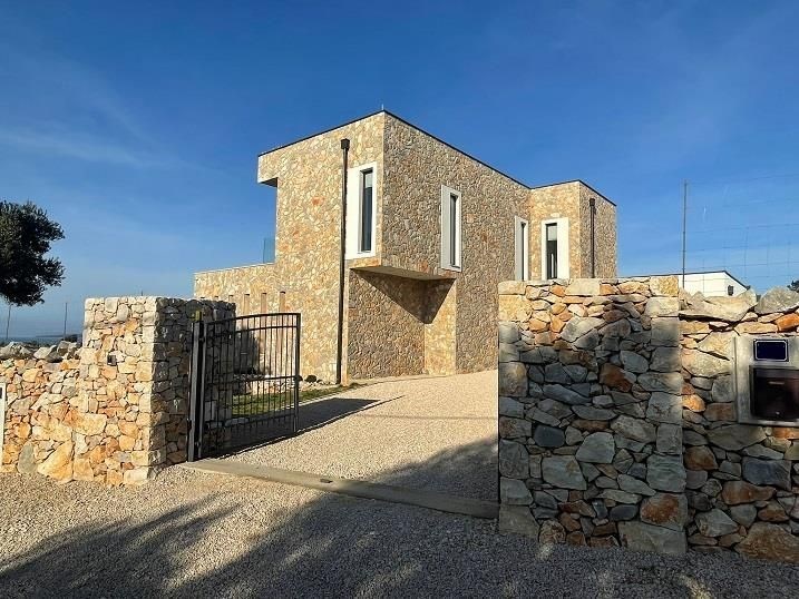 na-prodej-moderni-vila-s-bazenem-v-klidne-oblasti-pag-chorvatsko