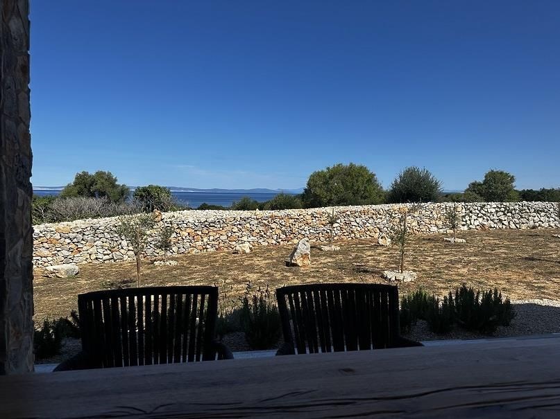 na-prodej-moderni-vila-s-bazenem-v-klidne-oblasti-pag-chorvatsko