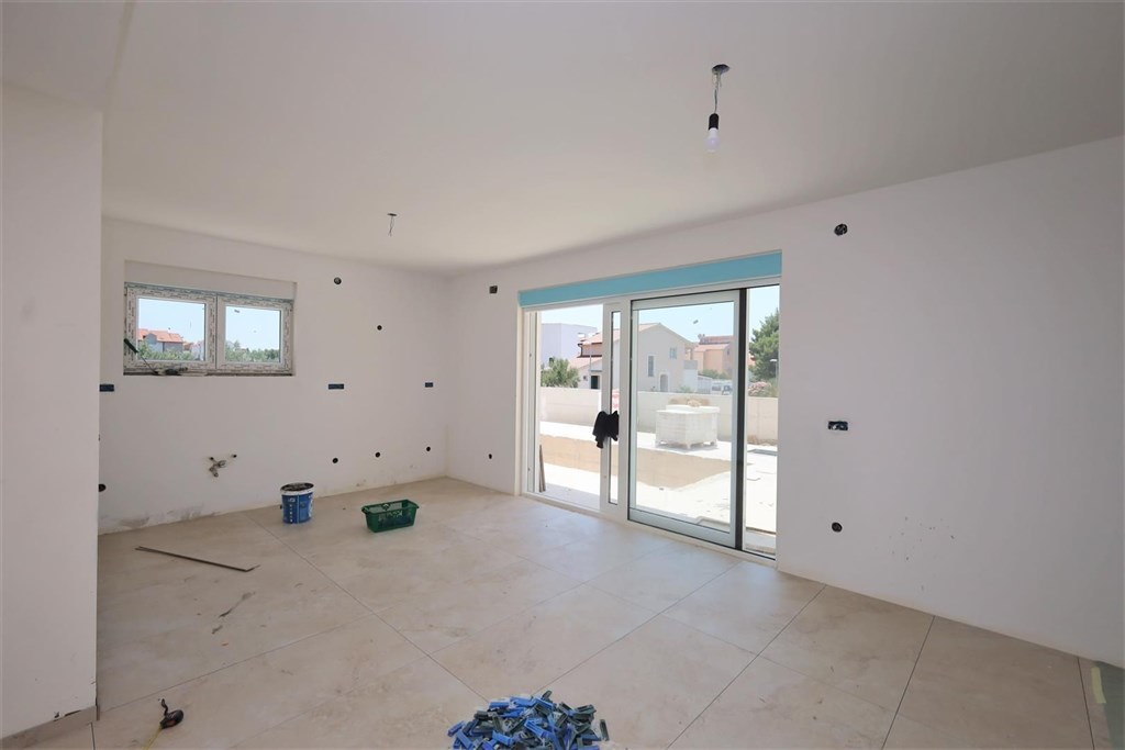 novy-atraktivni-dum-s-bazenem-blizko-more-srima-chorvatsko