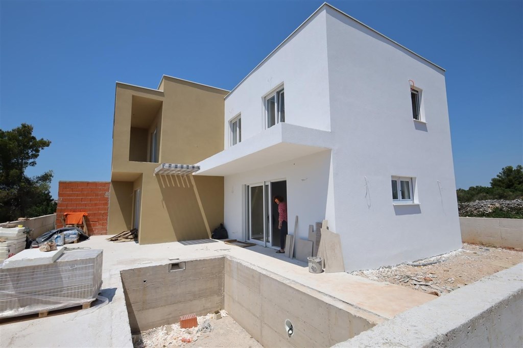 novy-atraktivni-dum-s-bazenem-blizko-more-srima-chorvatsko