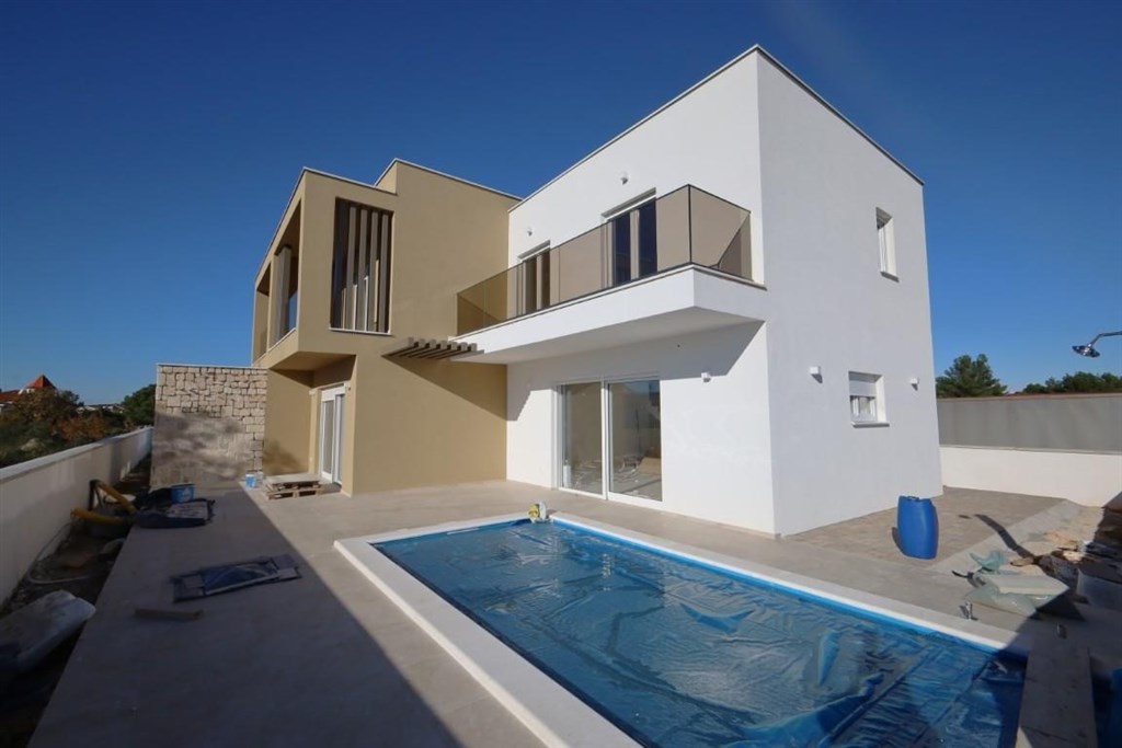 novy-atraktivni-dum-s-bazenem-blizko-more-srima-chorvatsko