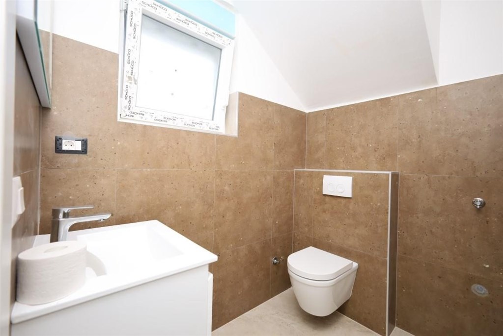 novy-atraktivni-dum-s-bazenem-blizko-more-srima-chorvatsko