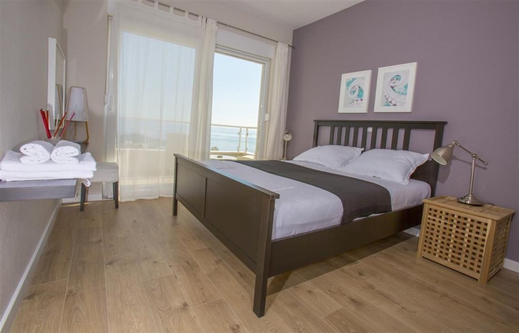 luxusni-vila-s-bazenem-a-vyhledem-na-more-makarska-chorvatsko