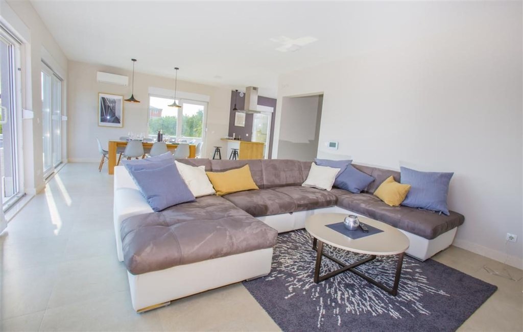 luxusni-vila-s-bazenem-a-vyhledem-na-more-makarska-chorvatsko