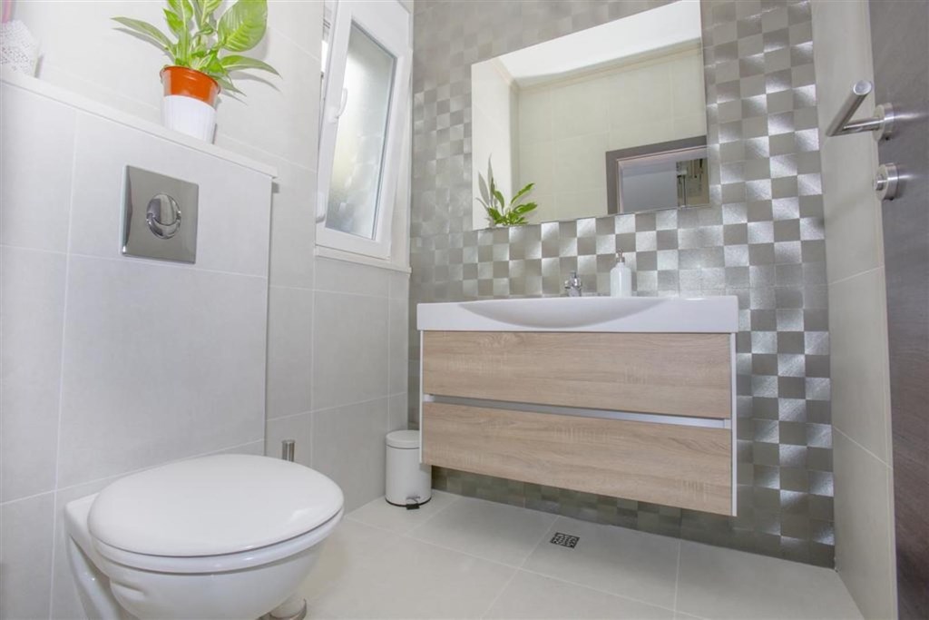 luxusni-vila-s-bazenem-a-vyhledem-na-more-makarska-chorvatsko