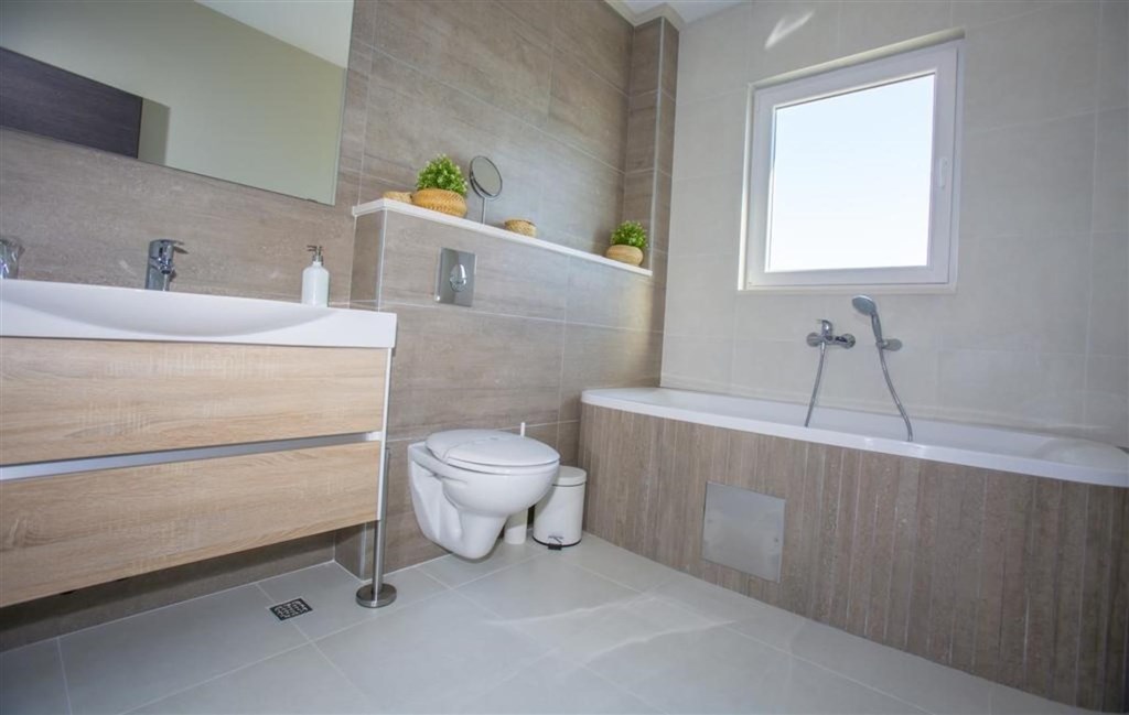 luxusni-vila-s-bazenem-a-vyhledem-na-more-makarska-chorvatsko