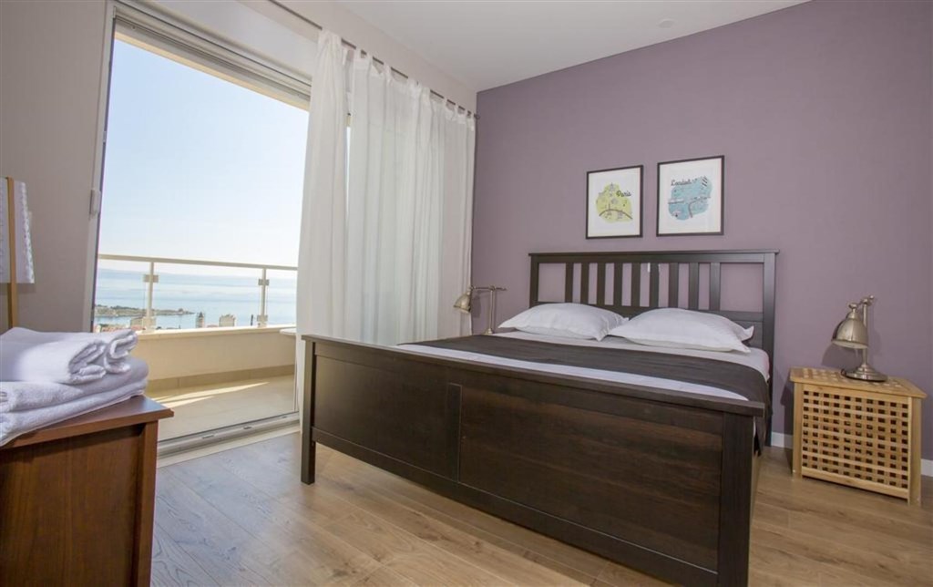 luxusni-vila-s-bazenem-a-vyhledem-na-more-makarska-chorvatsko