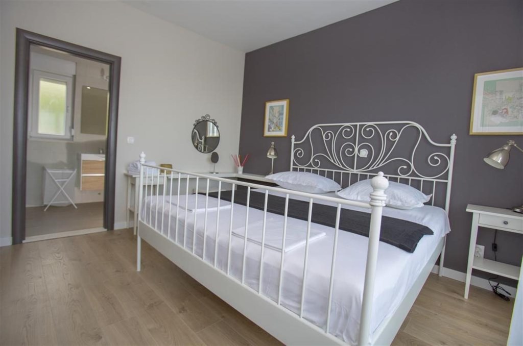 na-prodej-luxusni-vila-s-bazenem-a-vyhledem-na-more-makarska-chorvatsko