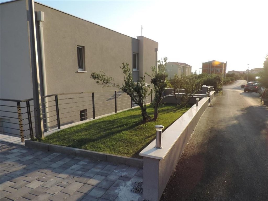 na-prodej-luxusni-vila-s-bazenem-a-vyhledem-na-more-makarska-chorvatsko