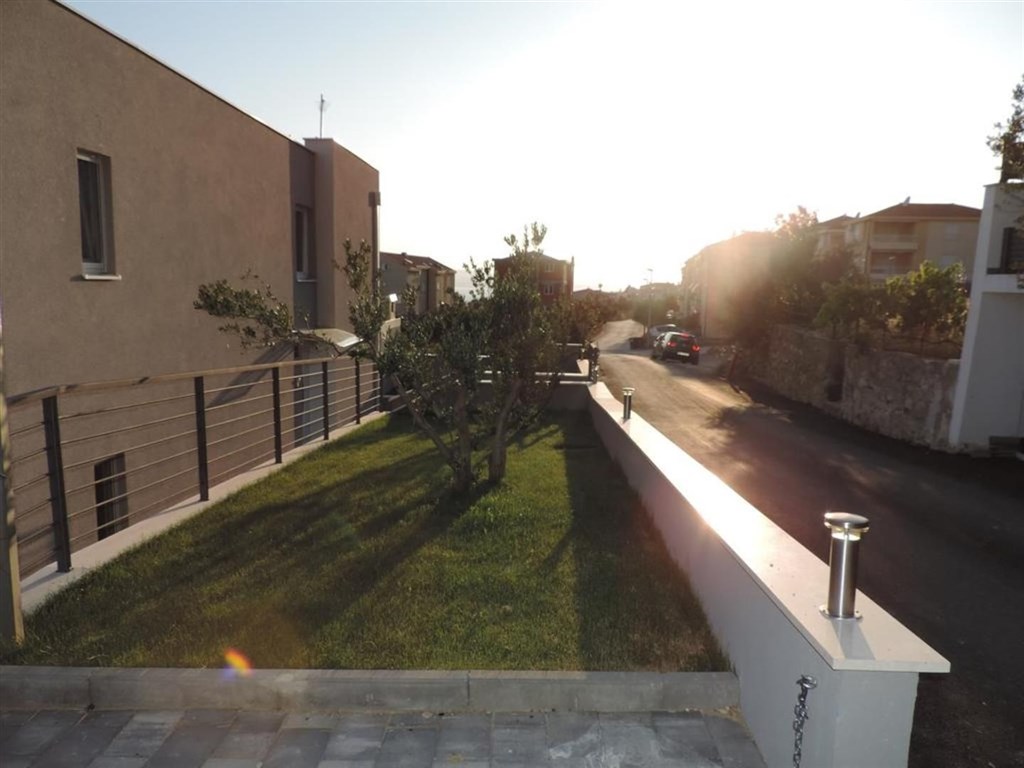 na-prodej-luxusni-vila-s-bazenem-a-vyhledem-na-more-makarska-chorvatsko