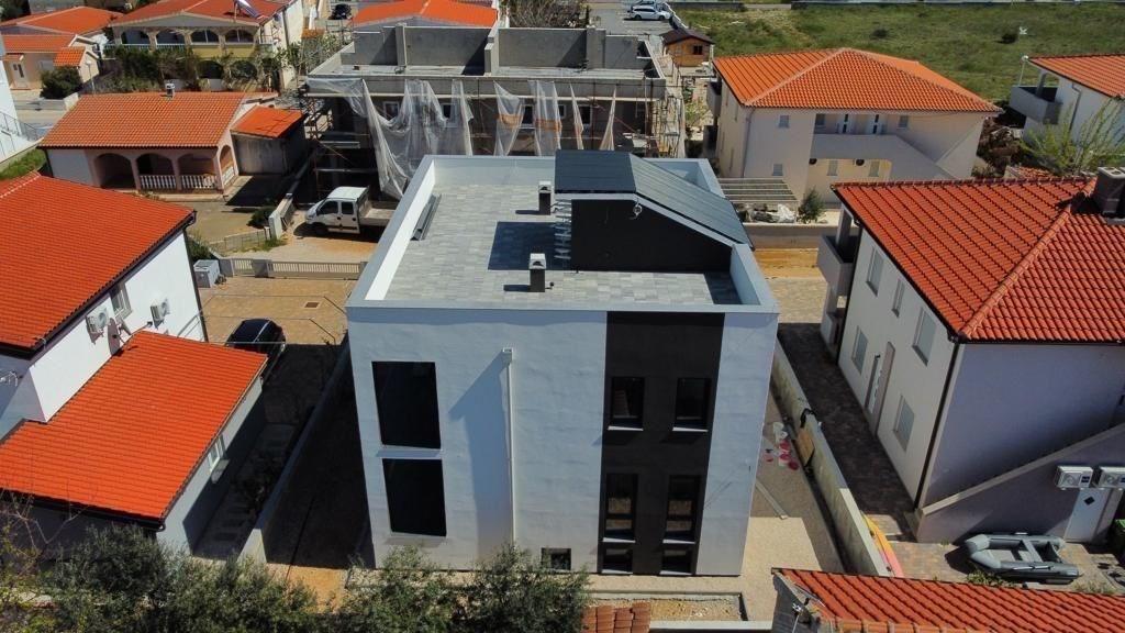 na-prodej-apartmanovy-dum-jen-70-m-od-more-vir-chorvatsko