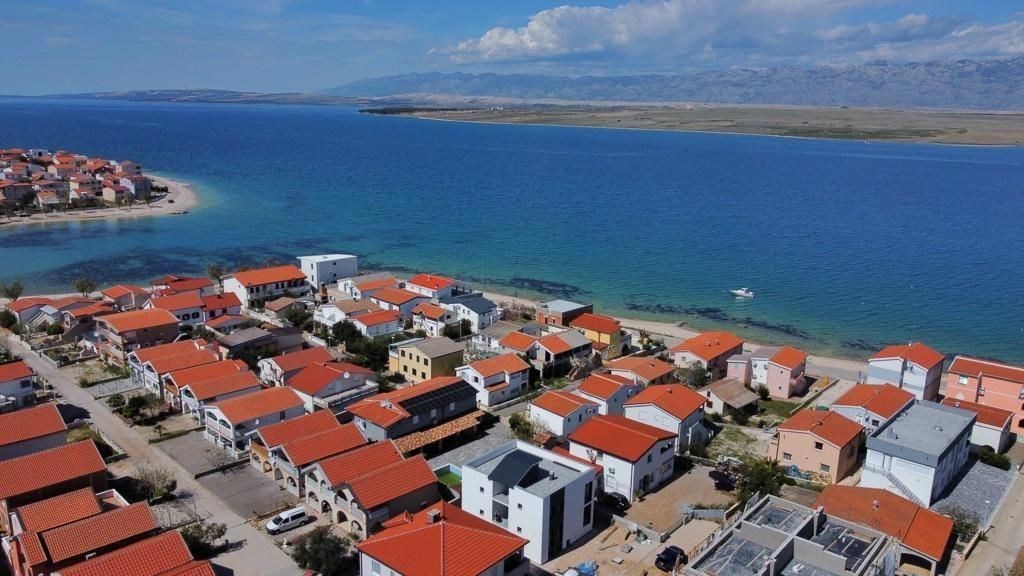 na-prodej-apartmanovy-dum-jen-70-m-od-more-vir-chorvatsko