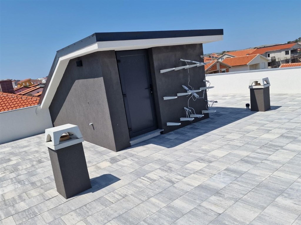 na-prodej-apartmanovy-dum-jen-70-m-od-more-vir-chorvatsko