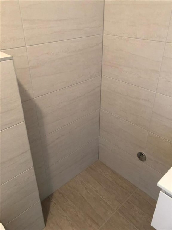 na-prodej-luxusni-apartman-v-1-rade-od-more-povljana-chorvatsko
