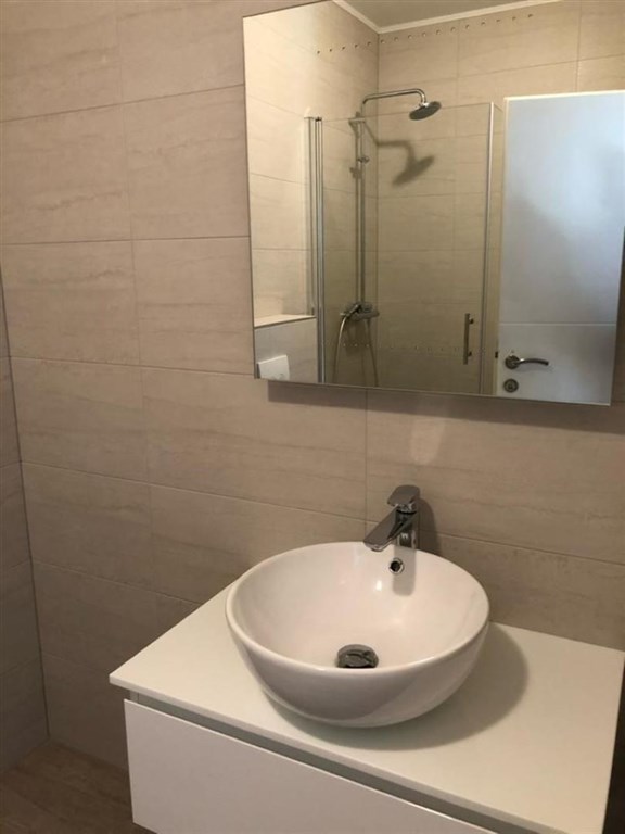na-prodej-luxusni-apartman-v-1-rade-od-more-povljana-chorvatsko