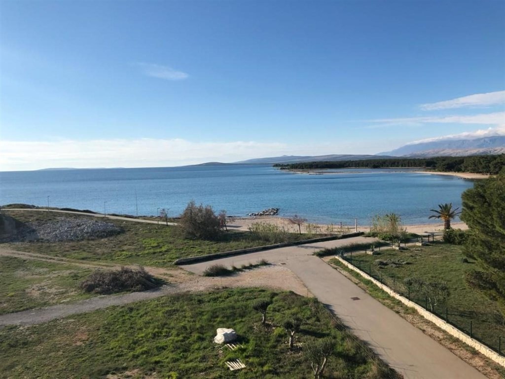 na-prodej-luxusni-apartman-v-1-rade-od-more-povljana-chorvatsko