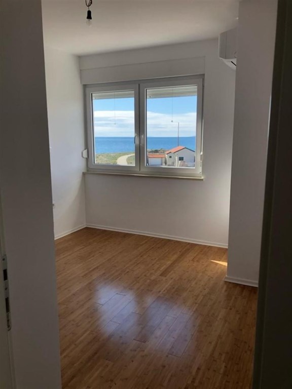 na-prodej-luxusni-apartman-v-1-rade-od-more-povljana-chorvatsko