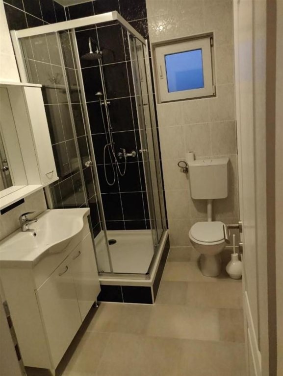 na-prodej-apartmanovy-dum-s-vyhledem-na-more-maslenica-chorvatsko