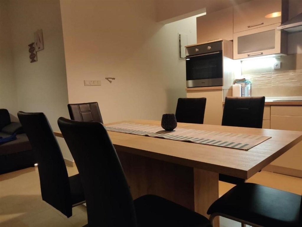na-prodej-apartmanovy-dum-s-vyhledem-na-more-maslenica-chorvatsko
