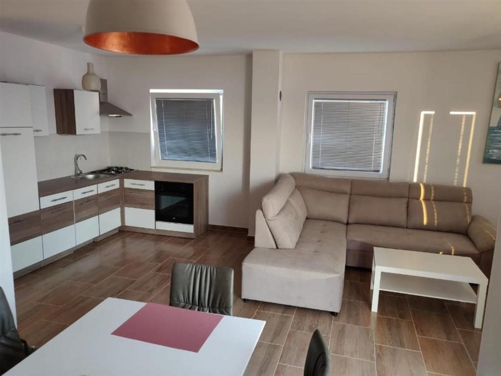 na-prodej-apartmanovy-dum-s-vyhledem-na-more-maslenica-chorvatsko