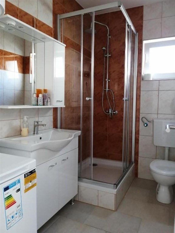 na-prodej-apartmanovy-dum-s-vyhledem-na-more-maslenica-chorvatsko