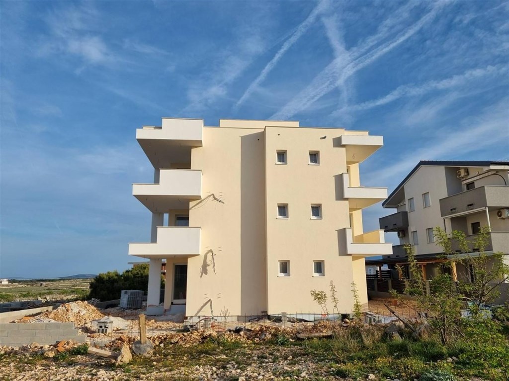 na-prodej-novy-apartman-s-2-loznicemi-povljana-chorvatsko