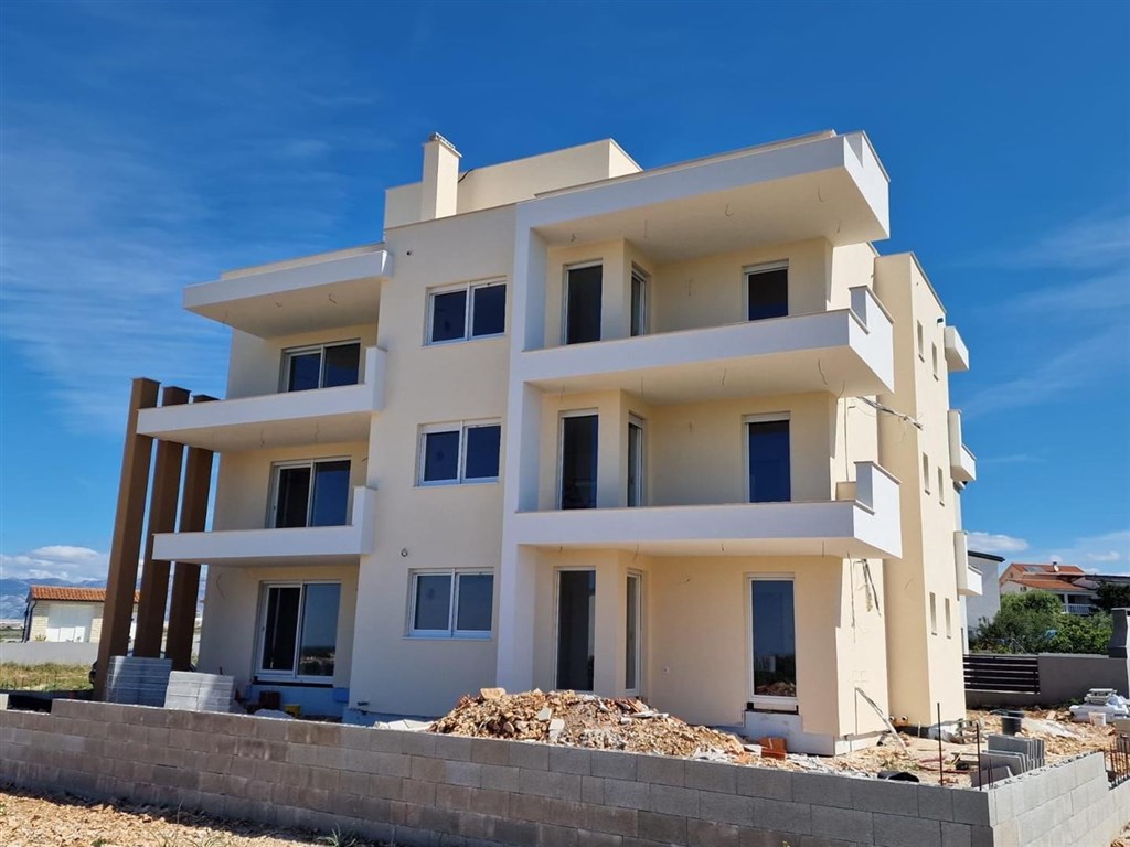 na-prodej-novy-apartman-s-2-loznicemi-povljana-chorvatsko