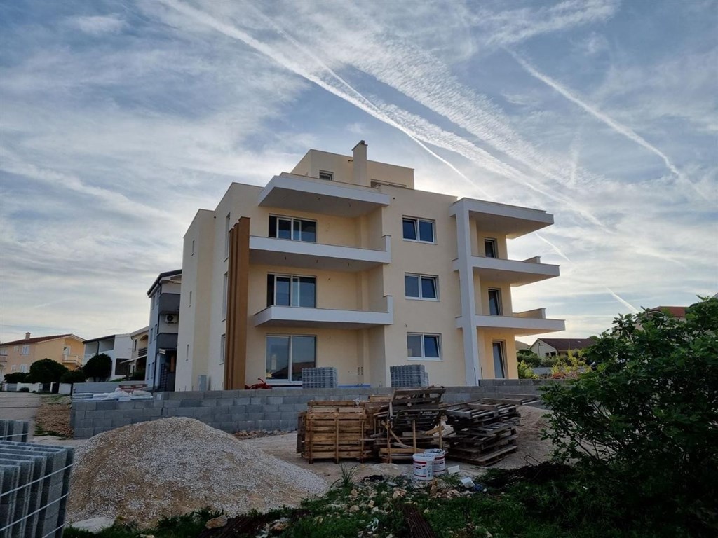 na-prodej-novy-apartman-s-2-loznicemi-povljana-chorvatsko