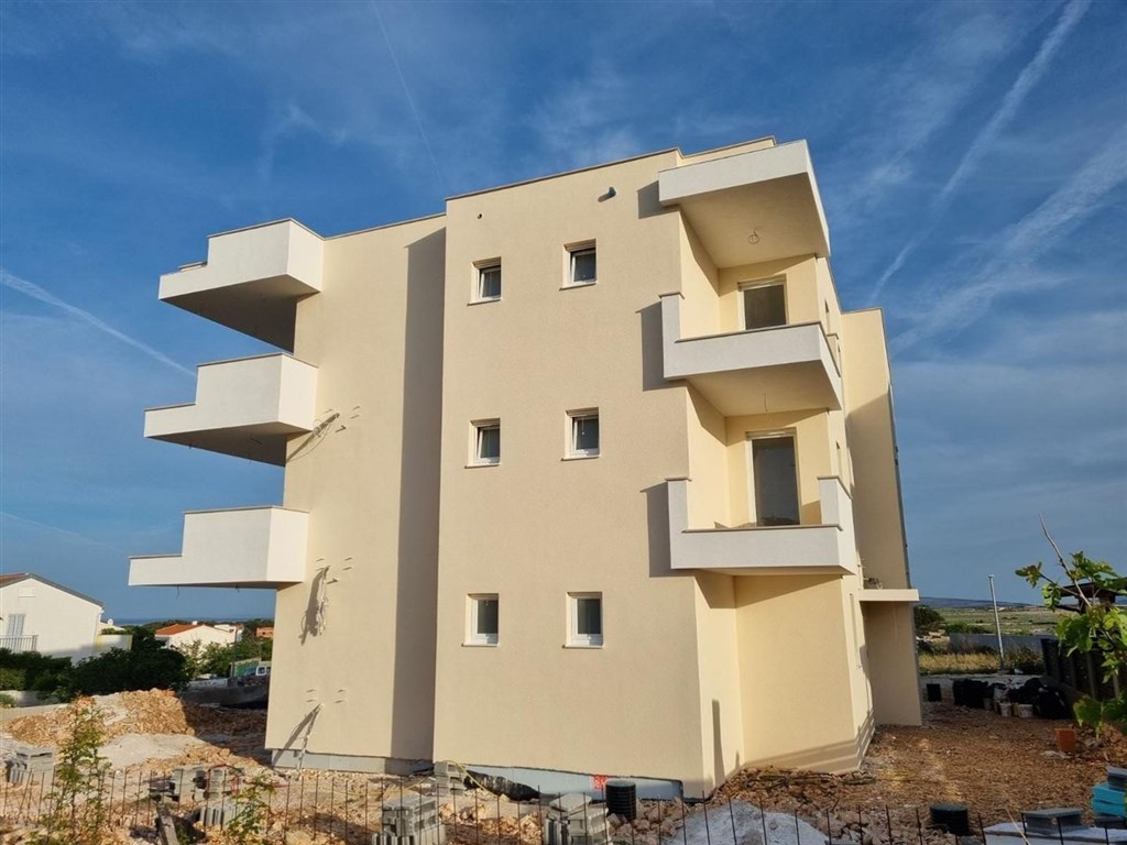 na-prodej-prizemni-apartman-se-zahradkou-povljana-chorvatsko