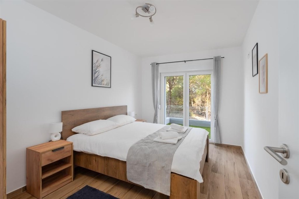 na-prodej-moderne-vybaveny-apartman-s-terasou-vir-chorvatsko