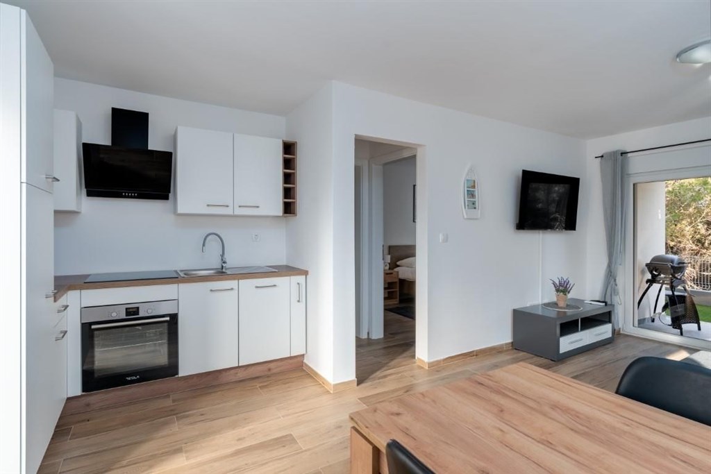 na-prodej-moderne-vybaveny-apartman-s-terasou-vir-chorvatsko