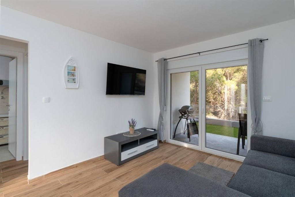 na-prodej-moderne-vybaveny-apartman-s-terasou-vir-chorvatsko