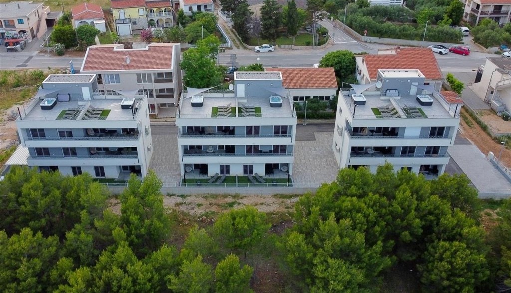na-prodej-moderne-vybaveny-apartman-s-terasou-vir-chorvatsko