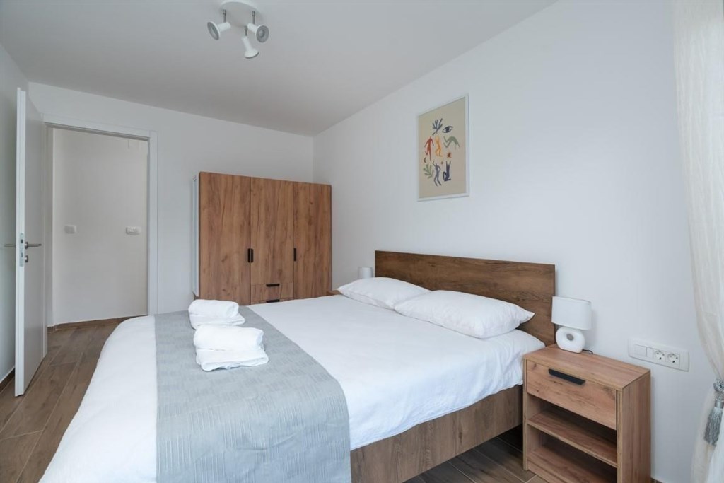 na-prodej-moderne-vybaveny-apartman-s-terasou-vir-chorvatsko