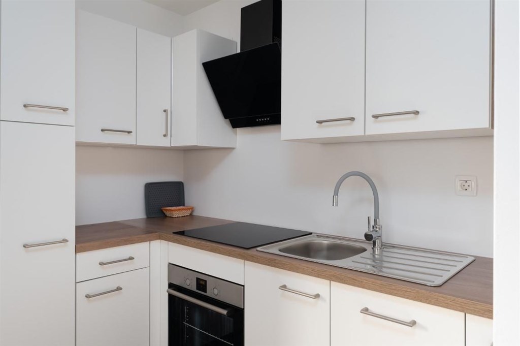 na-prodej-moderne-vybaveny-apartman-s-terasou-vir-chorvatsko