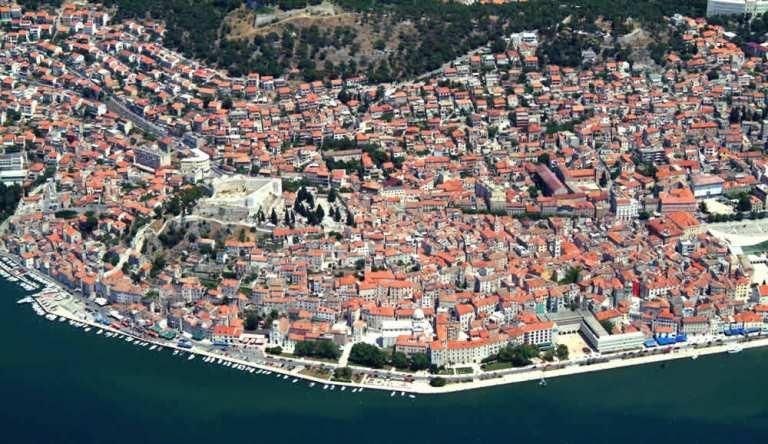puvodni-kamenny-dum-na-atraktivnim-miste-sibenik-chorvatsko