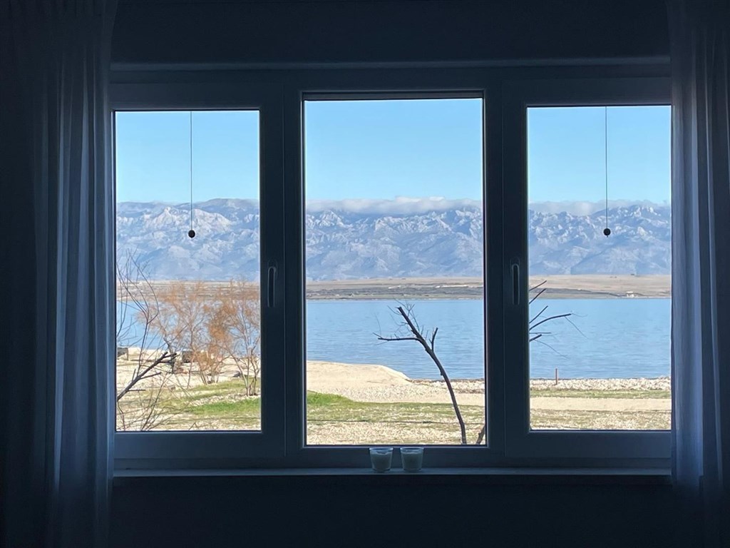na-prodej-vybaveny-apartman-v-1-rade-od-more-vir-chorvatsko