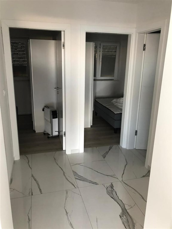 na-prodej-vybaveny-apartman-v-1-rade-od-more-vir-chorvatsko