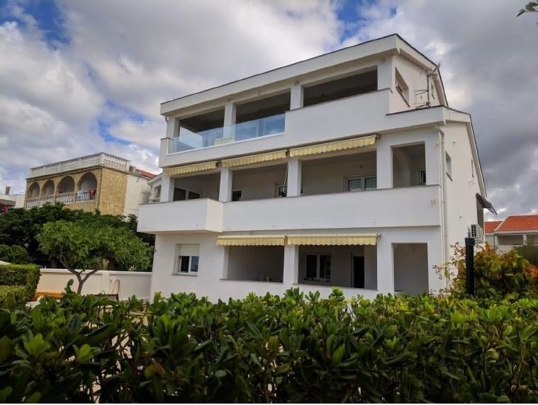 na-prodej-dva-apartmany-v-1-rade-od-more-vir-chorvatsko