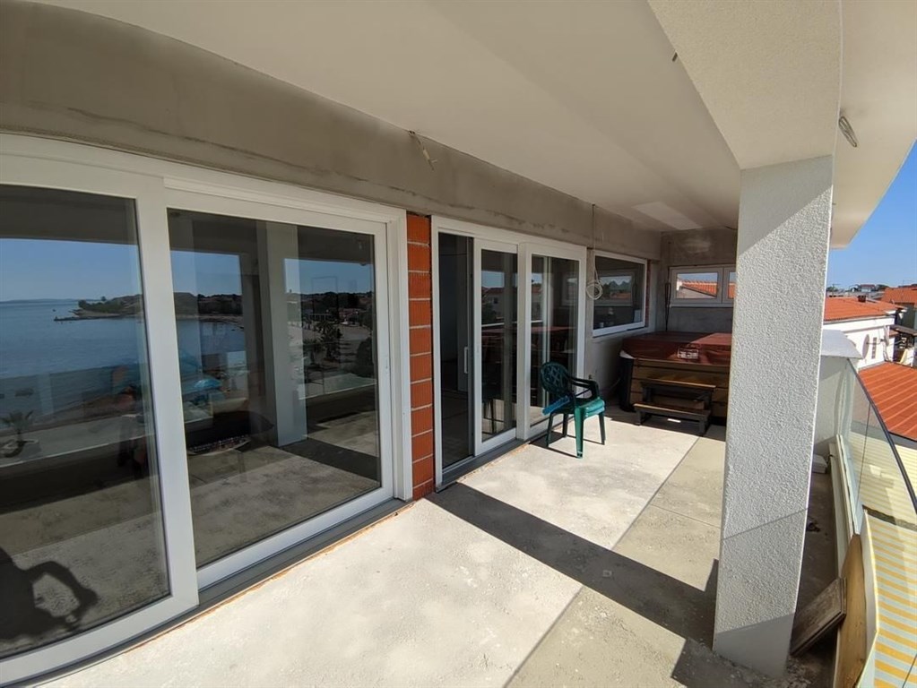 na-prodej-dva-apartmany-v-1-rade-od-more-vir-chorvatsko