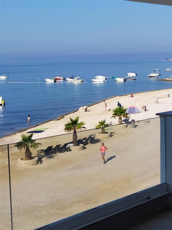 na-prodej-dva-apartmany-v-1-rade-od-more-vir-chorvatsko