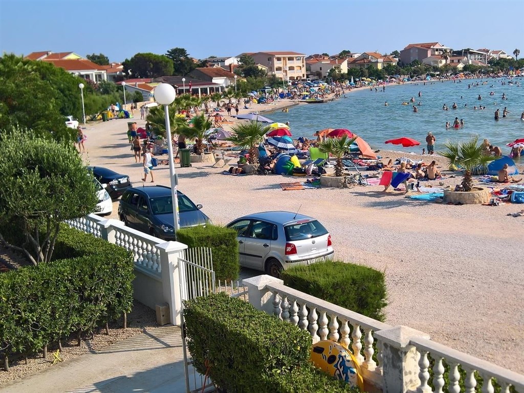 na-prodej-dva-apartmany-v-1-rade-od-more-vir-chorvatsko