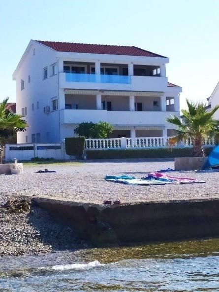 na-prodej-dva-apartmany-v-1-rade-od-more-vir-chorvatsko