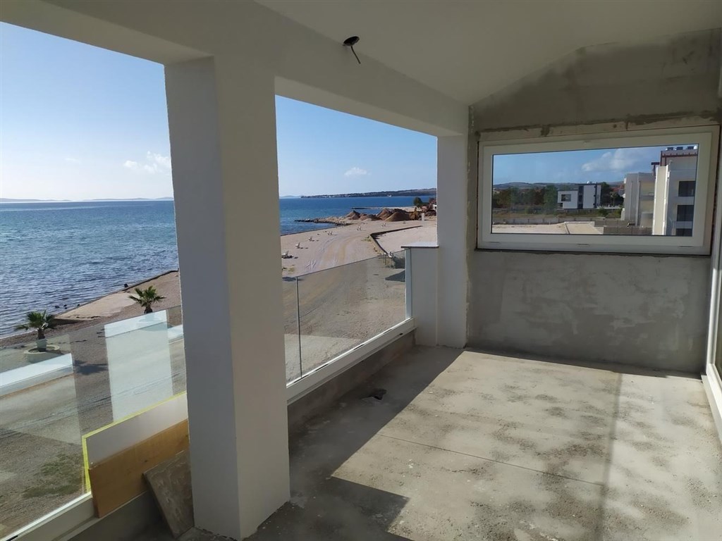 na-prodej-dva-apartmany-v-1-rade-od-more-vir-chorvatsko