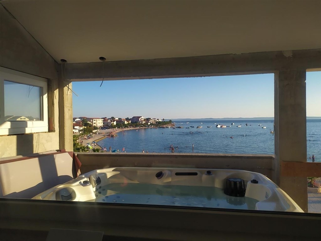 na-prodej-dva-apartmany-v-1-rade-od-more-vir-chorvatsko