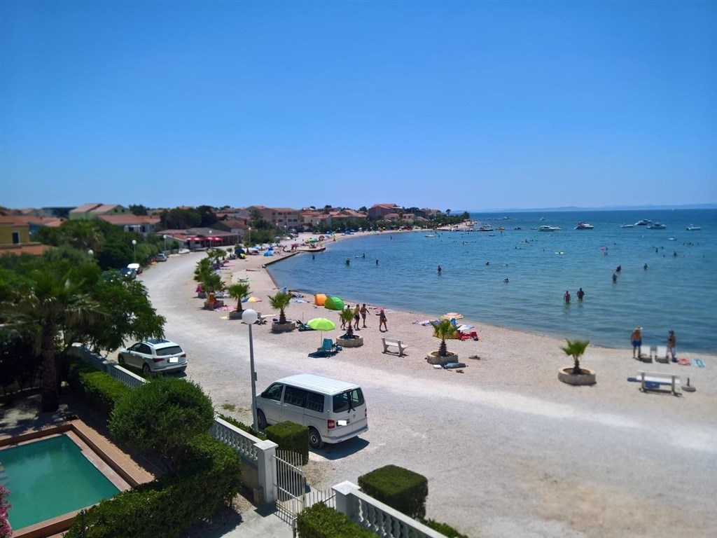 na-prodej-dva-apartmany-v-1-rade-od-more-vir-chorvatsko