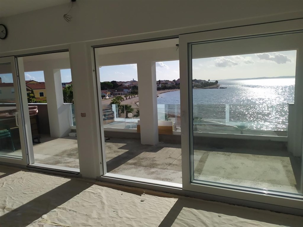 na-prodej-dva-apartmany-v-1-rade-od-more-vir-chorvatsko