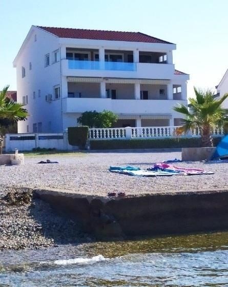 na-prodej-dva-apartmany-v-1-rade-od-more-vir-chorvatsko